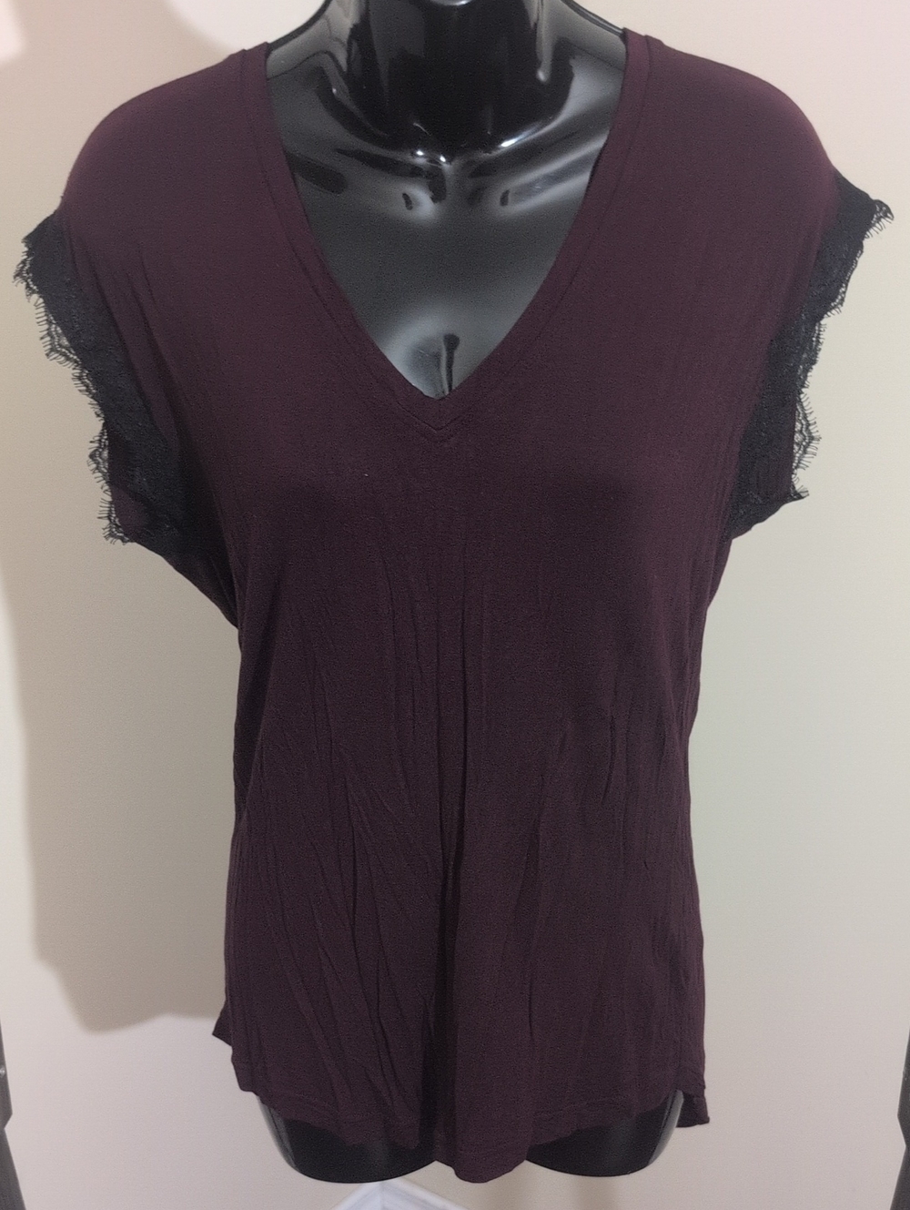 Smart Set | Women's V-Neck Lace Sleeve Top - Plum